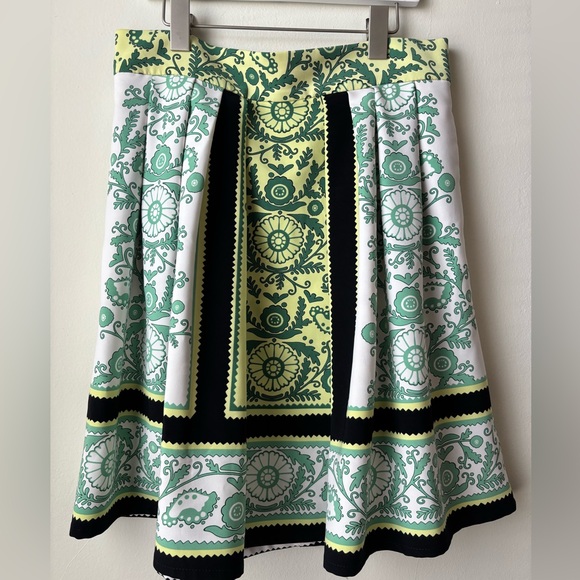 Floral Green and White Skirt - Picture 1 of 4